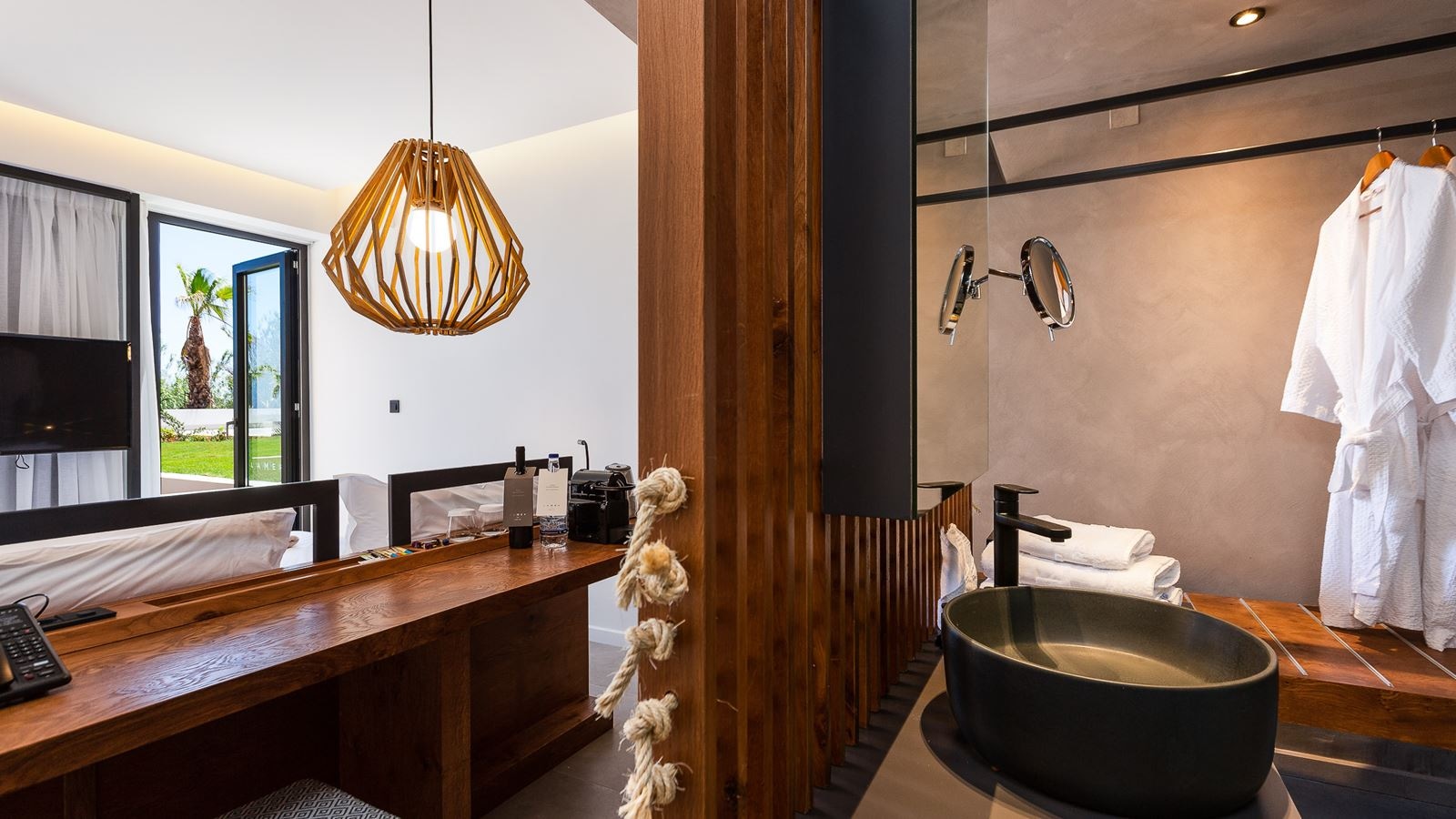 rooms-double-room-garden-level-with-outdoor-jetted-tub