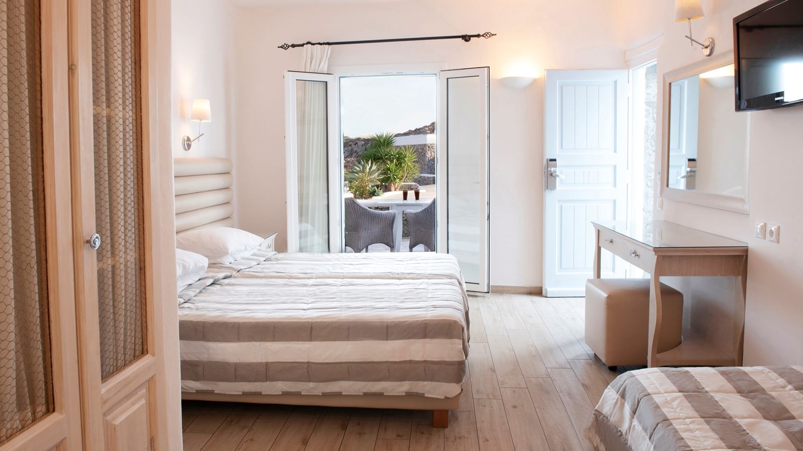 rooms-double-or-twin-deluxe-sea-view