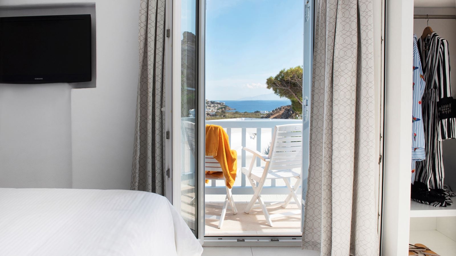 rooms-double-or-twin-deluxe-sea-view