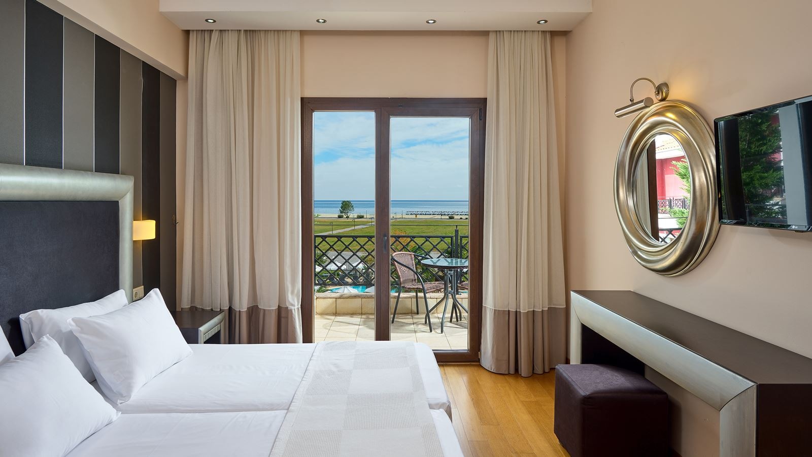 rooms-double-room-sea--pool-view