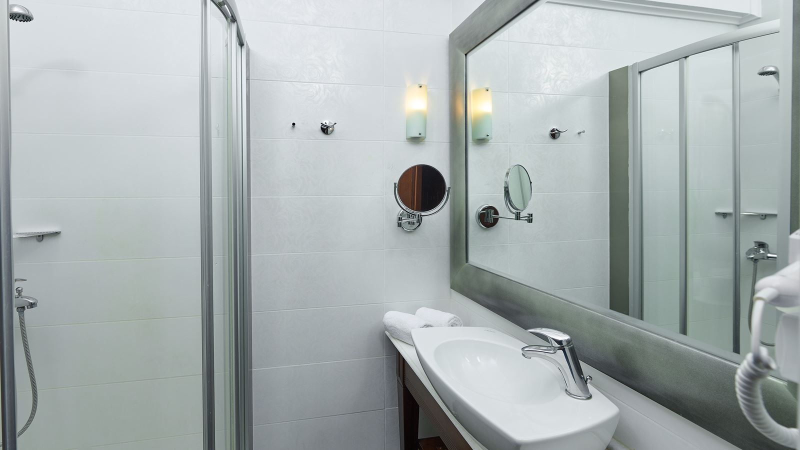 rooms-double-room-sea--pool-view