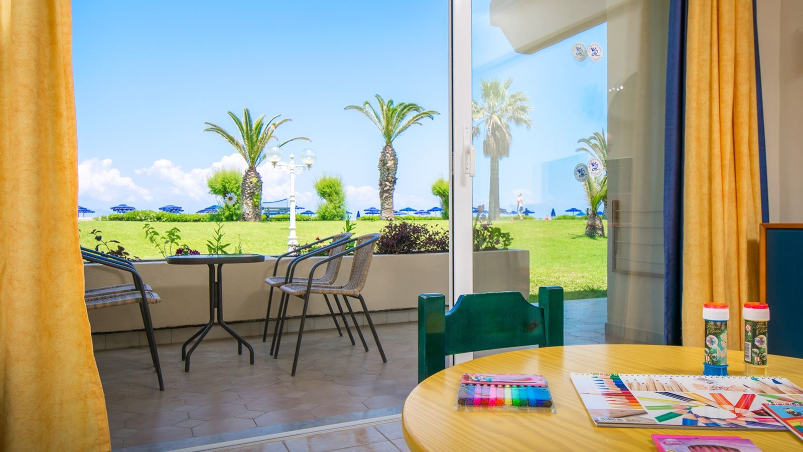 rooms-kid-suite-garden-view