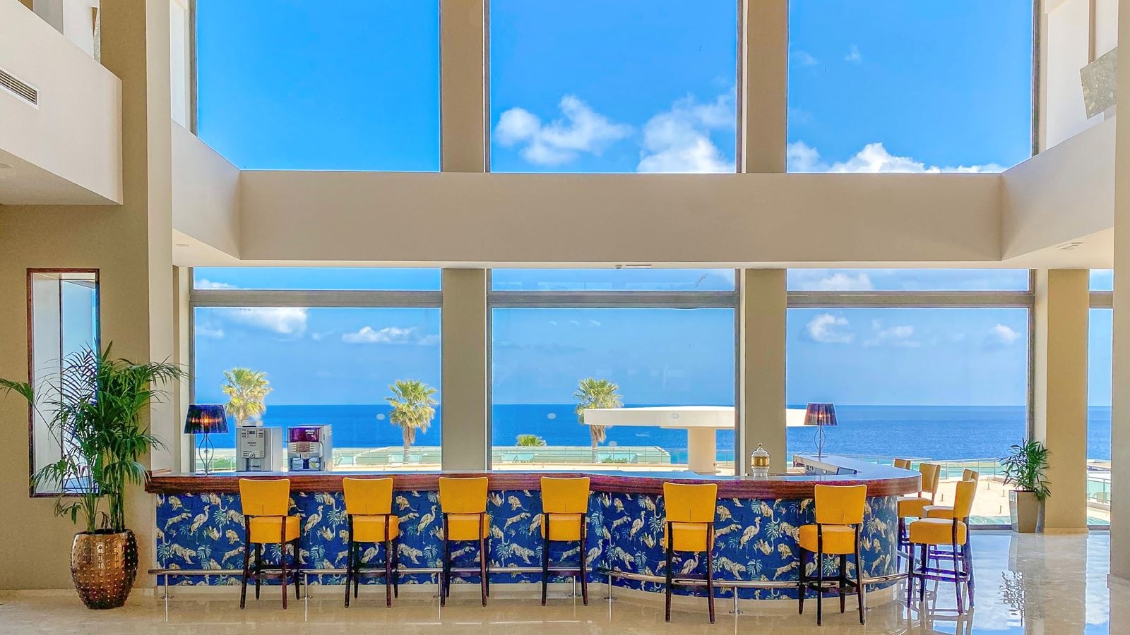 bars-bar-11--wine--champagne--adults-only-area