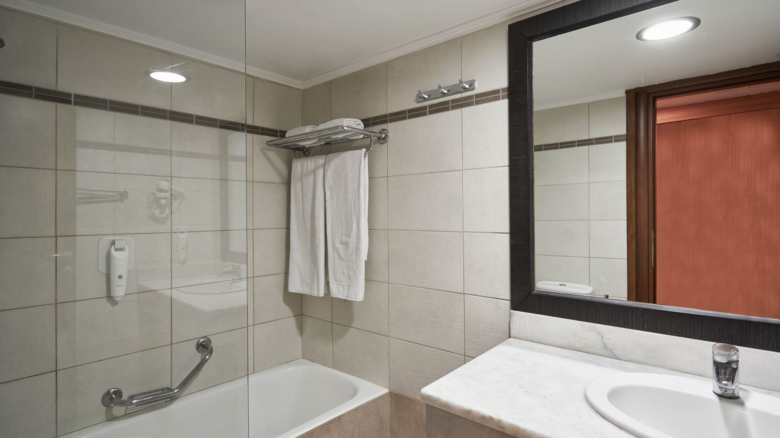 rooms-classic-double-room-land-view