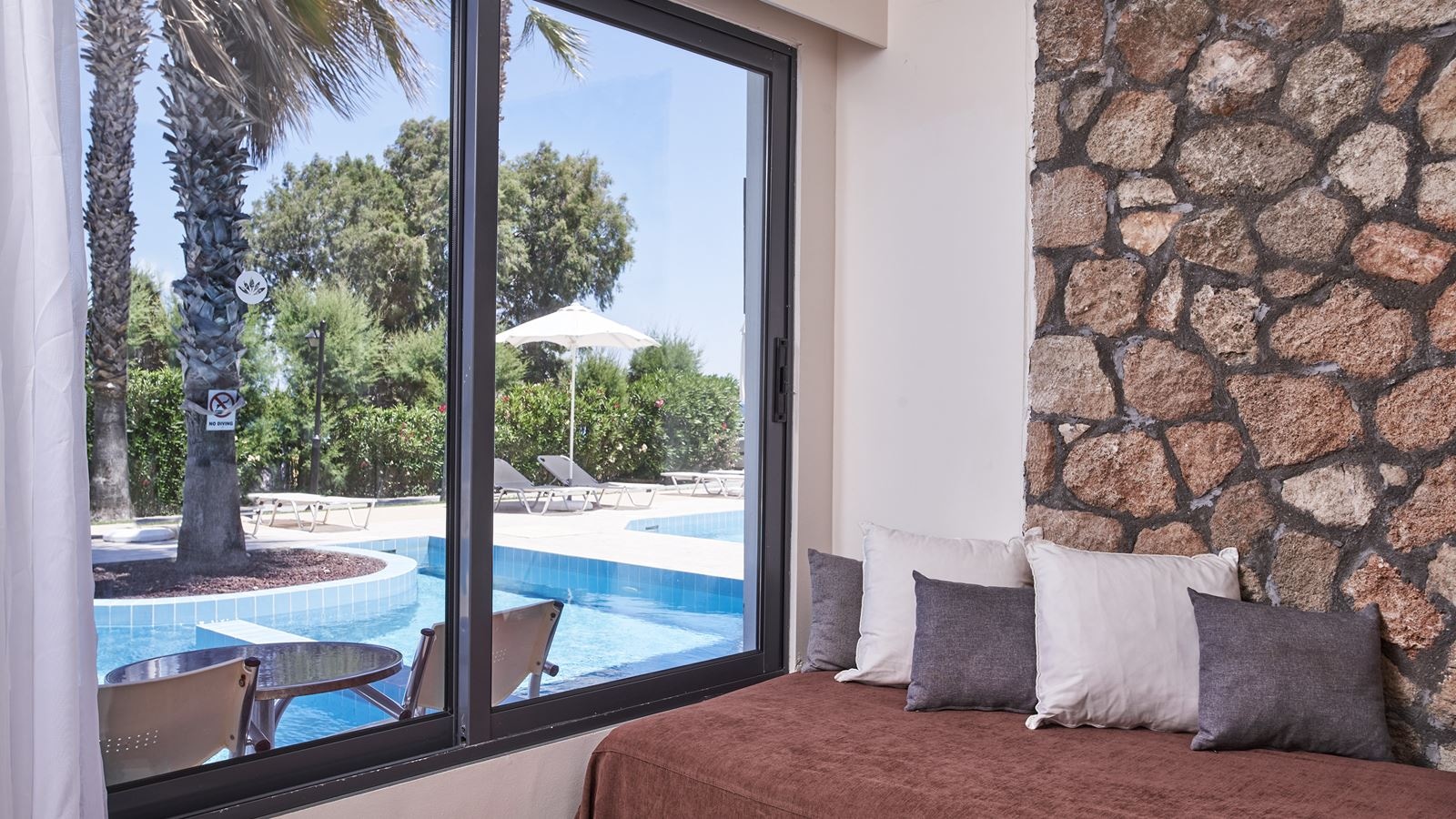 rooms-bungalow-with-shared-pool