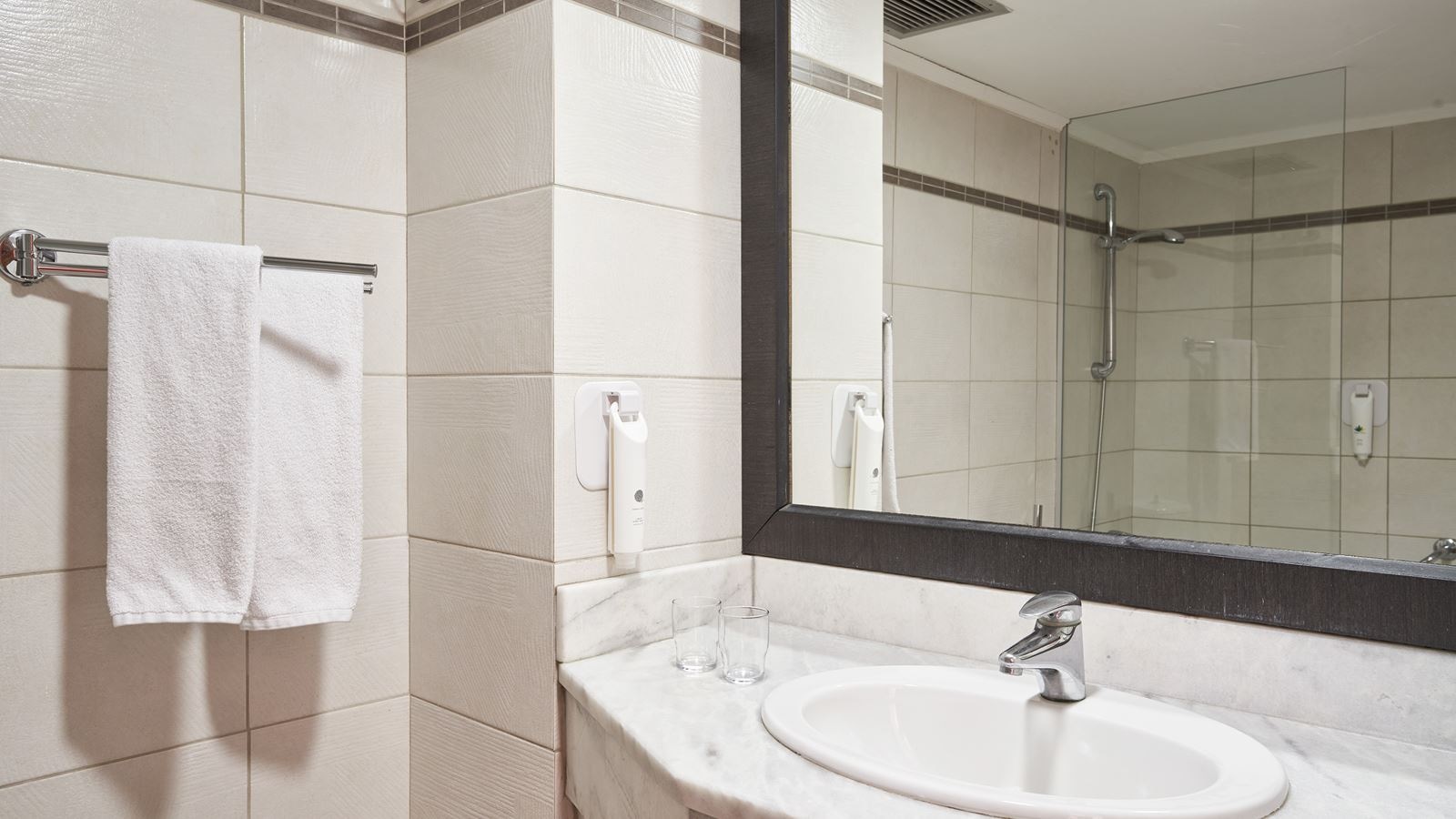 rooms-family-room-sea-view