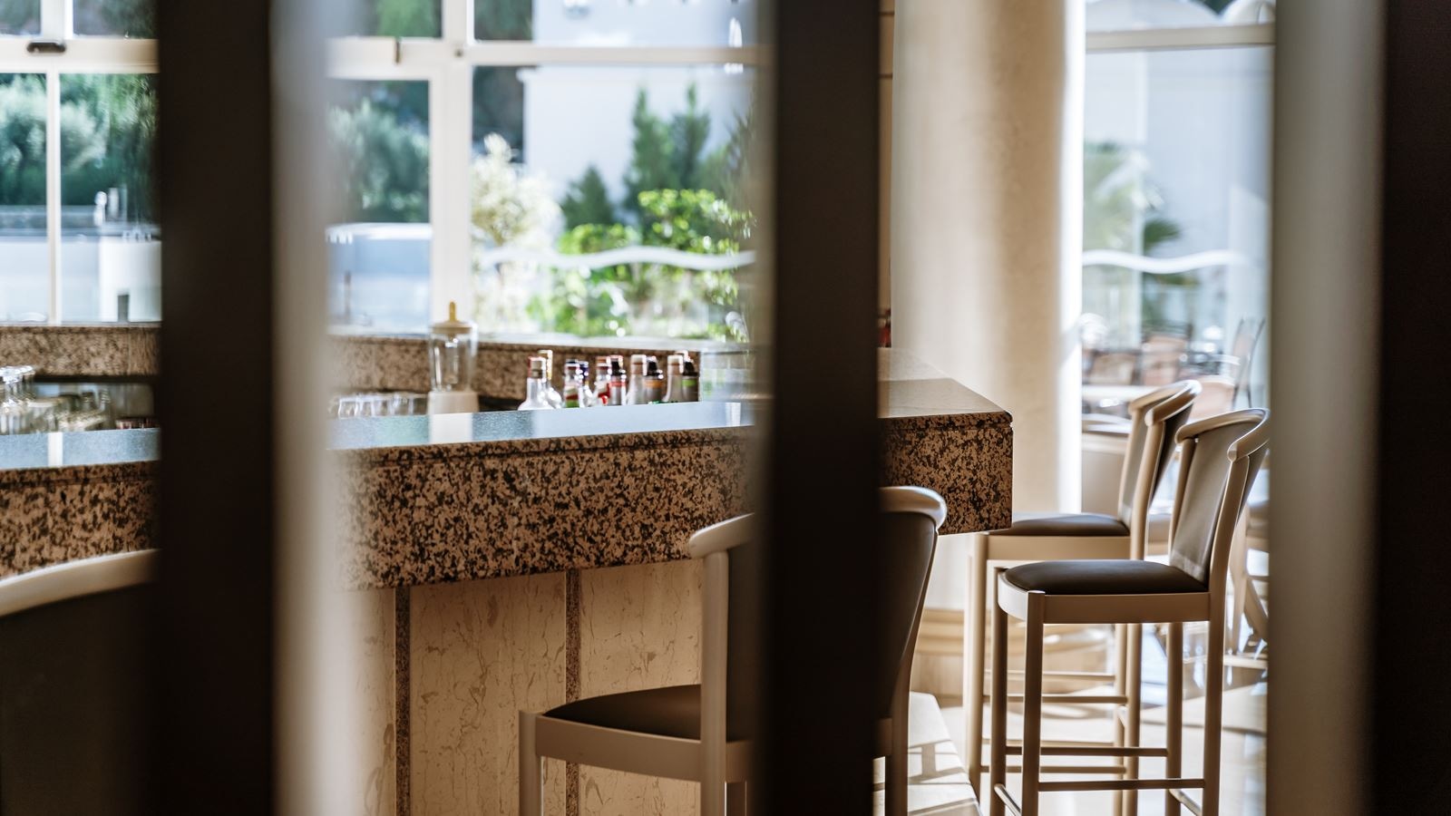 bars-main-bar
