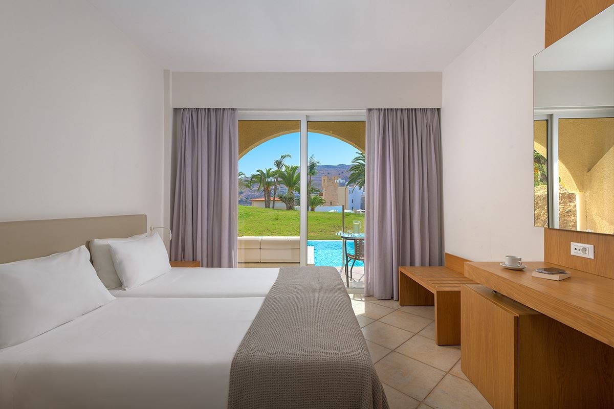 rooms-deluxe-double-garden-view-swim-up