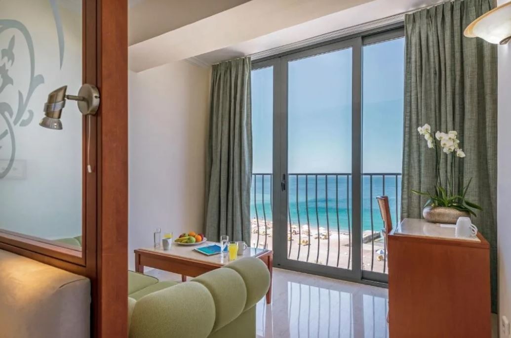 rooms-room-double----sea-view--with--french-balcony