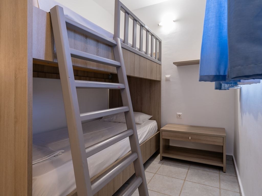 rooms-superior-family-open-plan-with-balcony