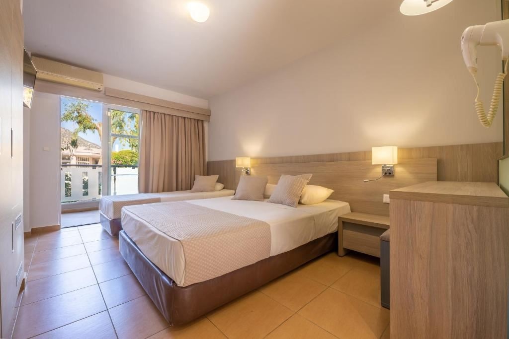 rooms-single-room-balcony-or-terrace-adults-only