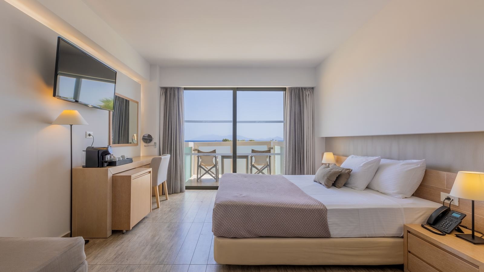 rooms-twin-room--sea-view-with-balcony