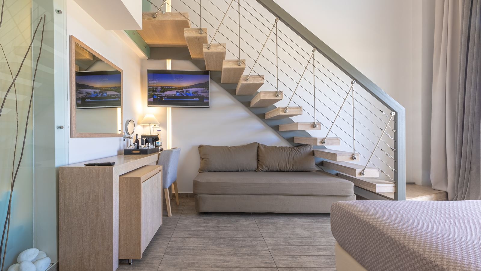 rooms-bi-level-garden-view