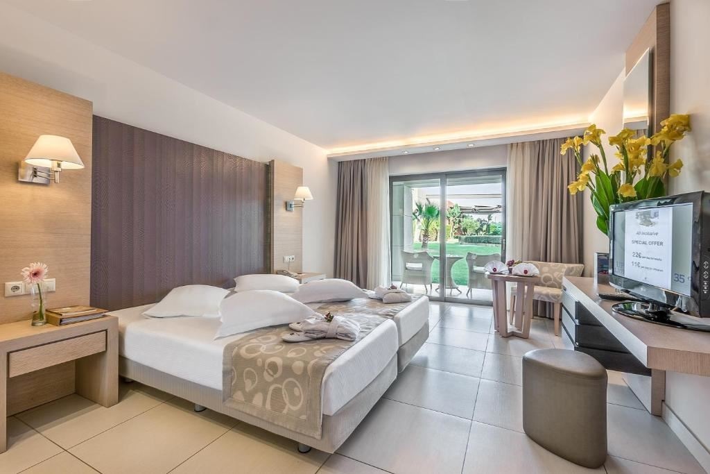 rooms-room-standard-double-gardenpoolview