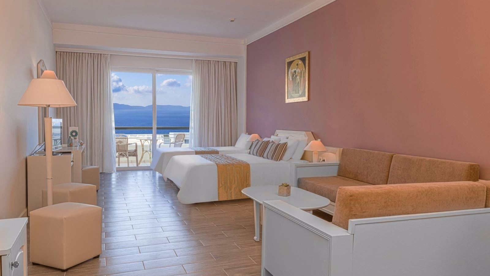rooms-renovated-executive-suite-sea-view