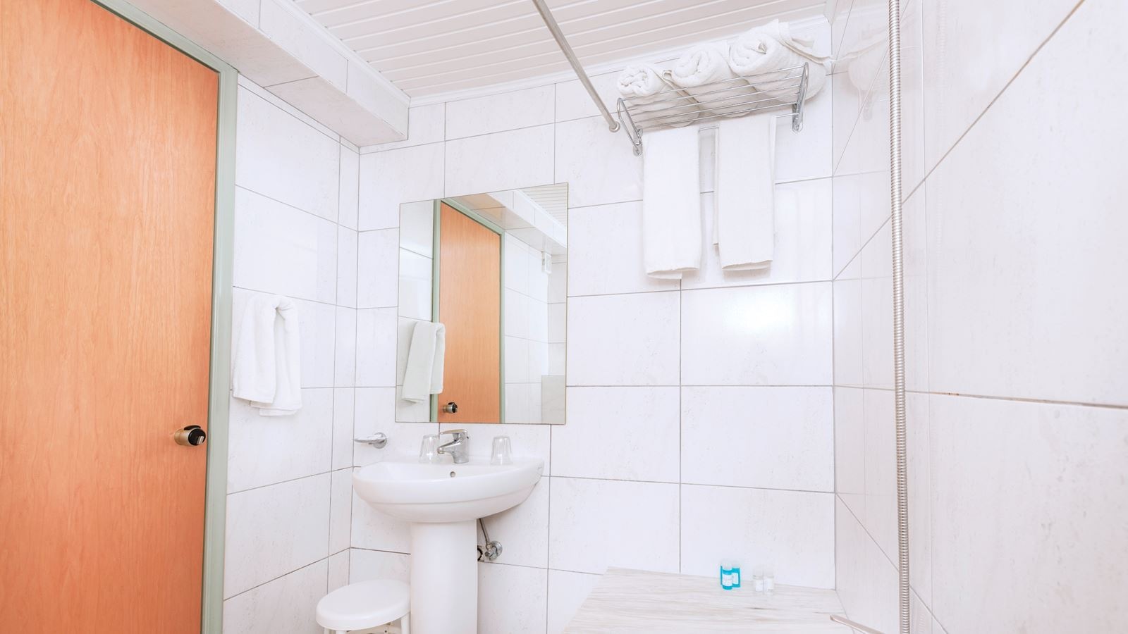 rooms-twin-room-inland-view