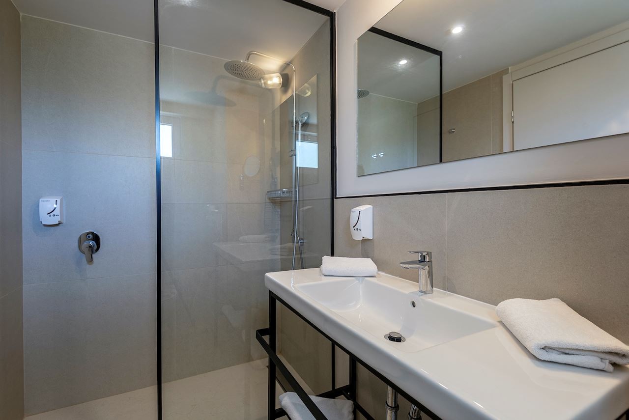 rooms-single-use-garden-view