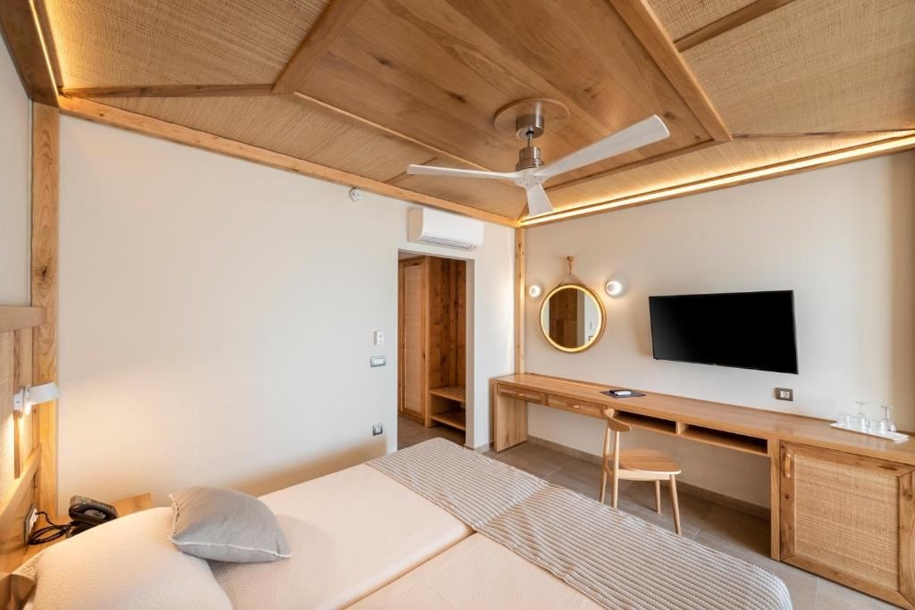 rooms-superior-double-room-sea-front-balcony-or-terrace