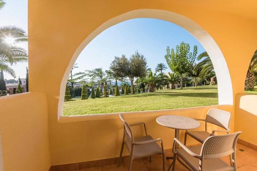 rooms-standard-room-ground-floor-terrace