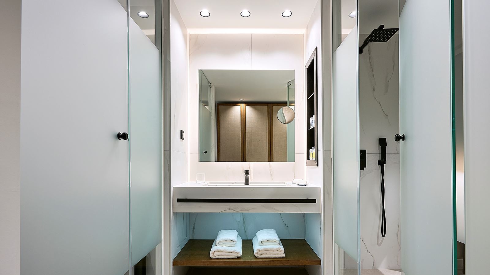 rooms-junior-suite-sea-front-balcony