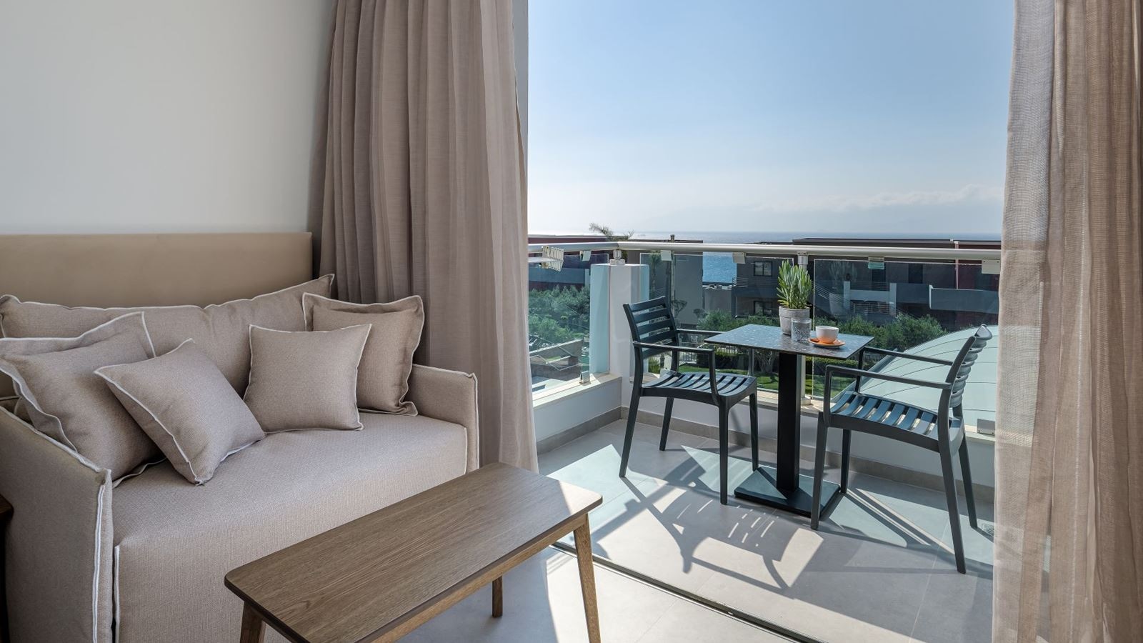rooms-standard-double-room-side-sea-view-balcony