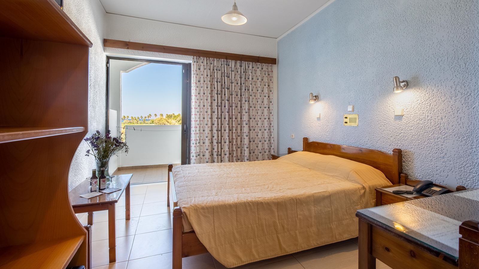 rooms-double-standard-room-balcony