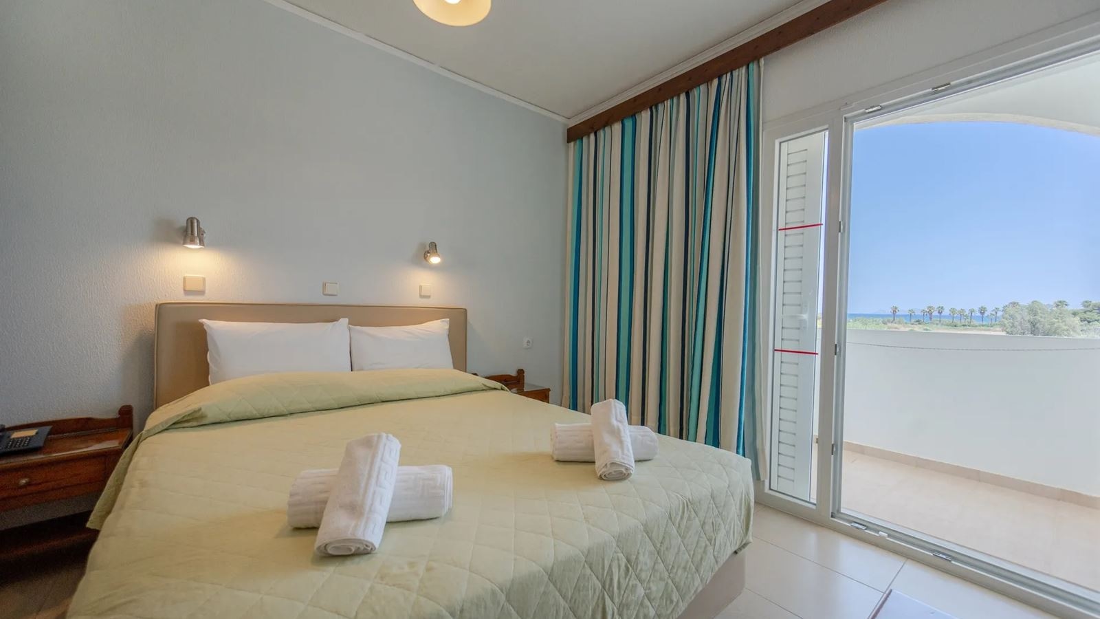 rooms-triple-room-balcony