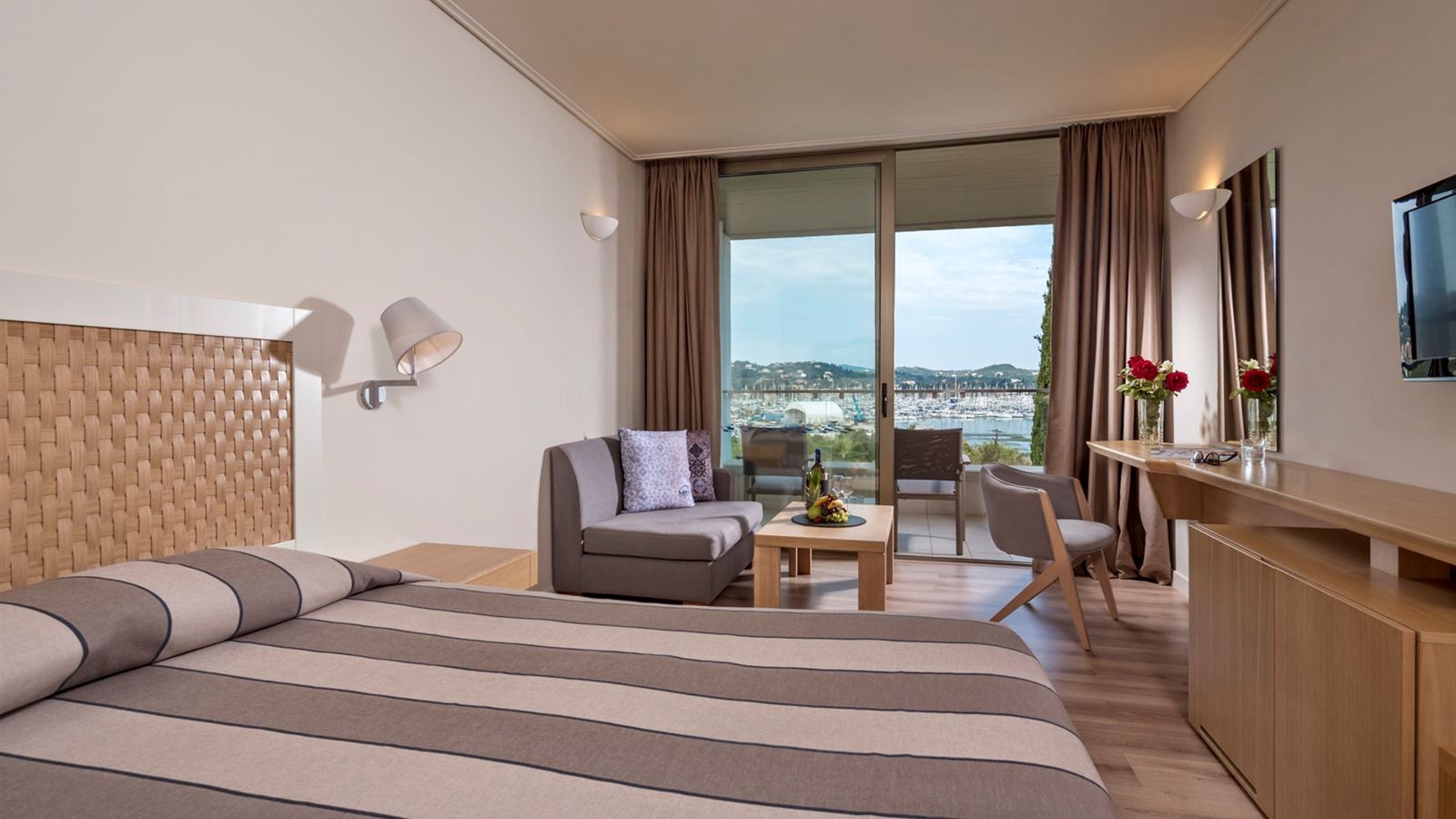 rooms-double-main-building-bay-view