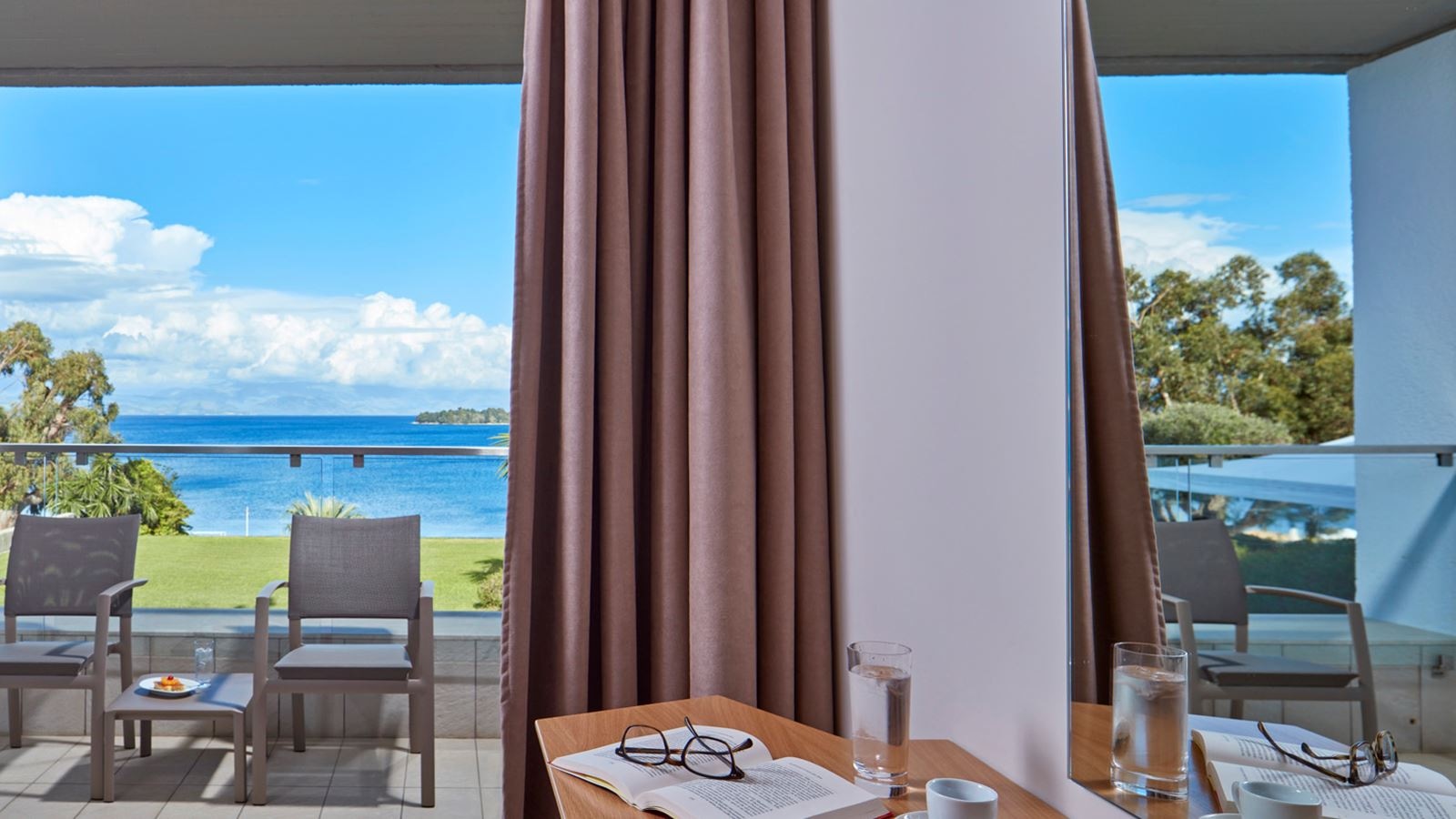 rooms-single-main-building-or-bungalow-sea-view