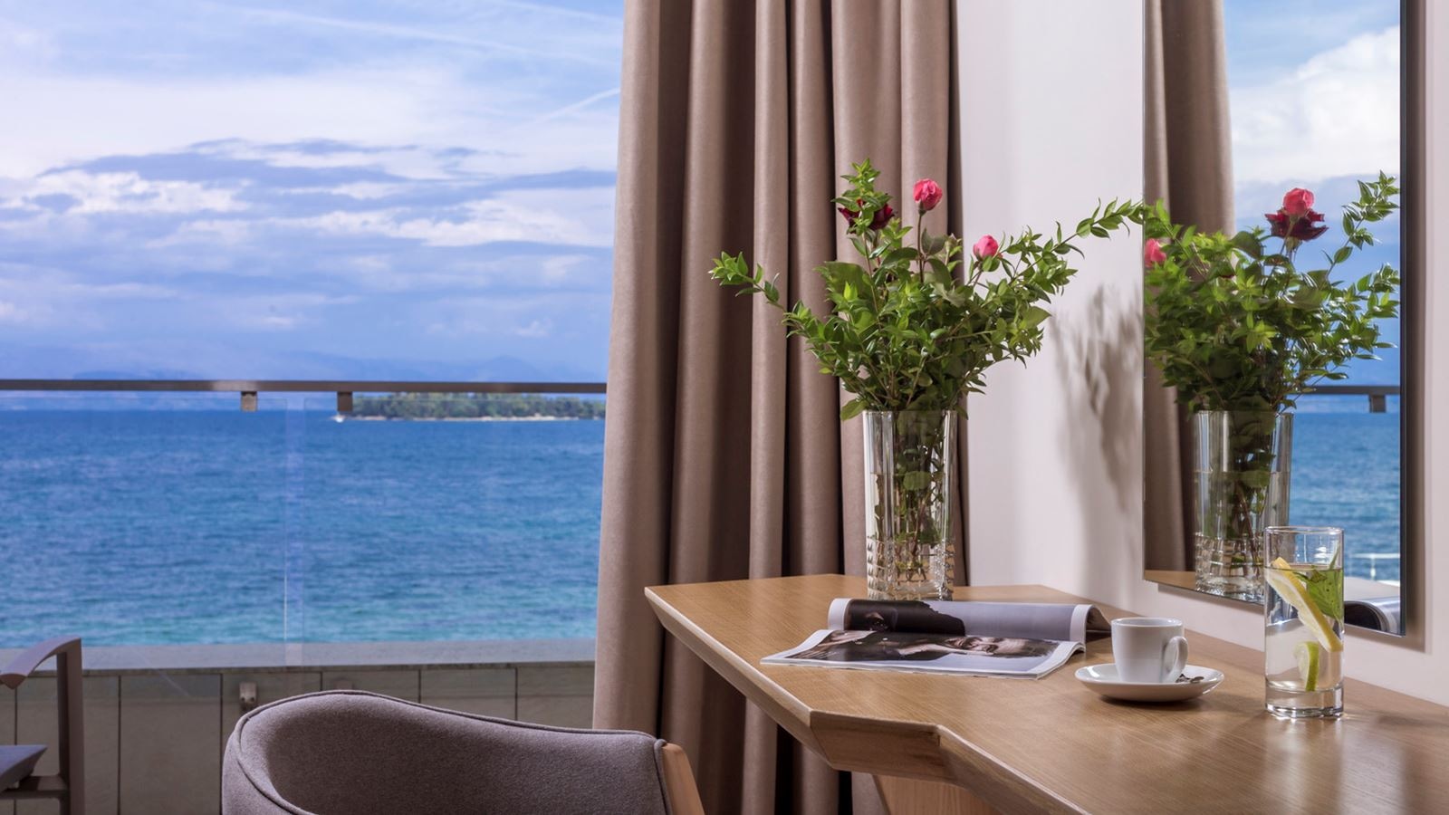 rooms-single-main-building-or-bungalow-sea-front