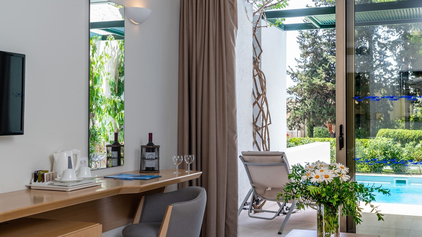 rooms-double-main-building-or-bungalow-garden-view-private-pool