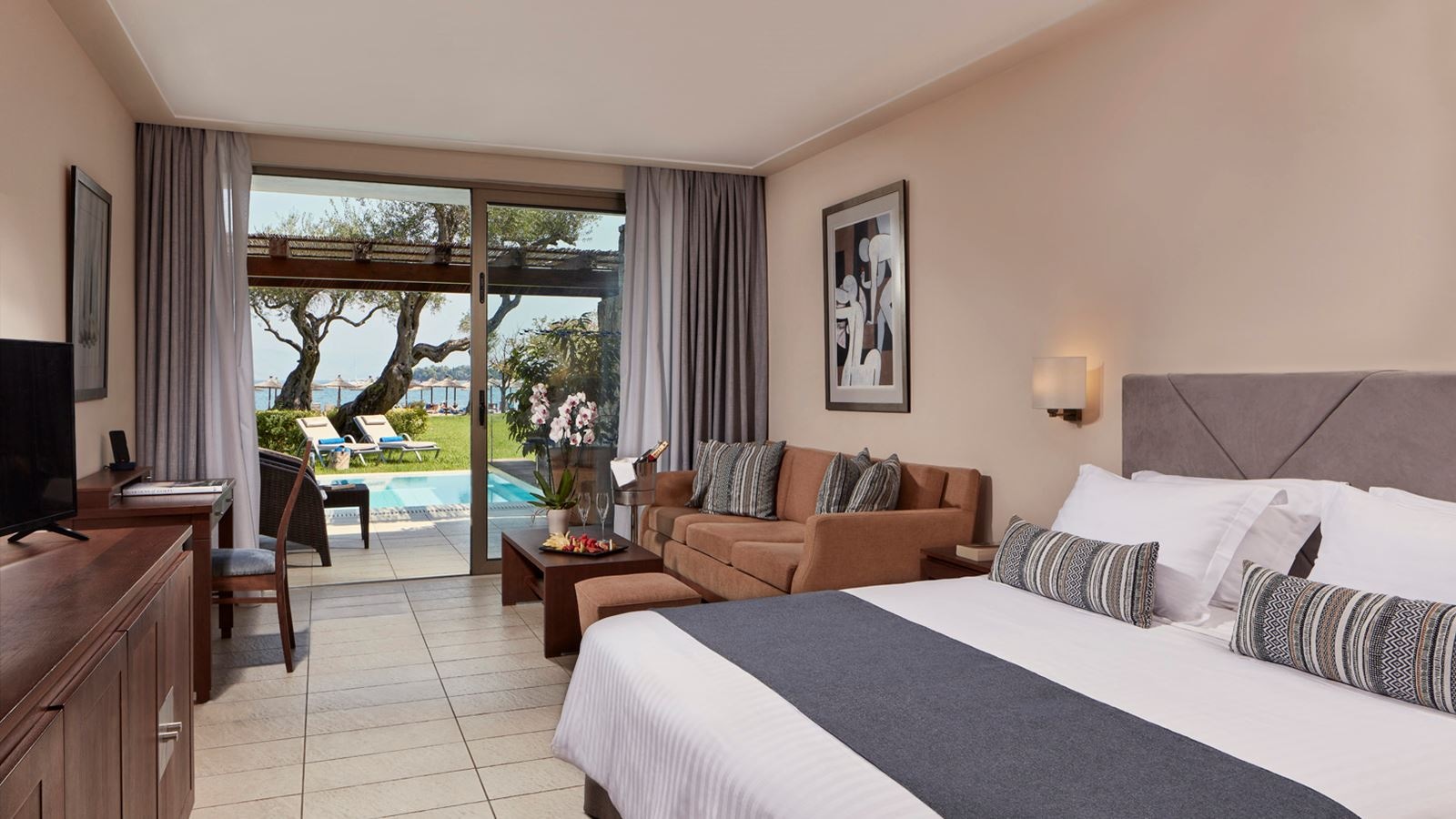 rooms-junior-suite-bungalow-sea-front-with-private-pool