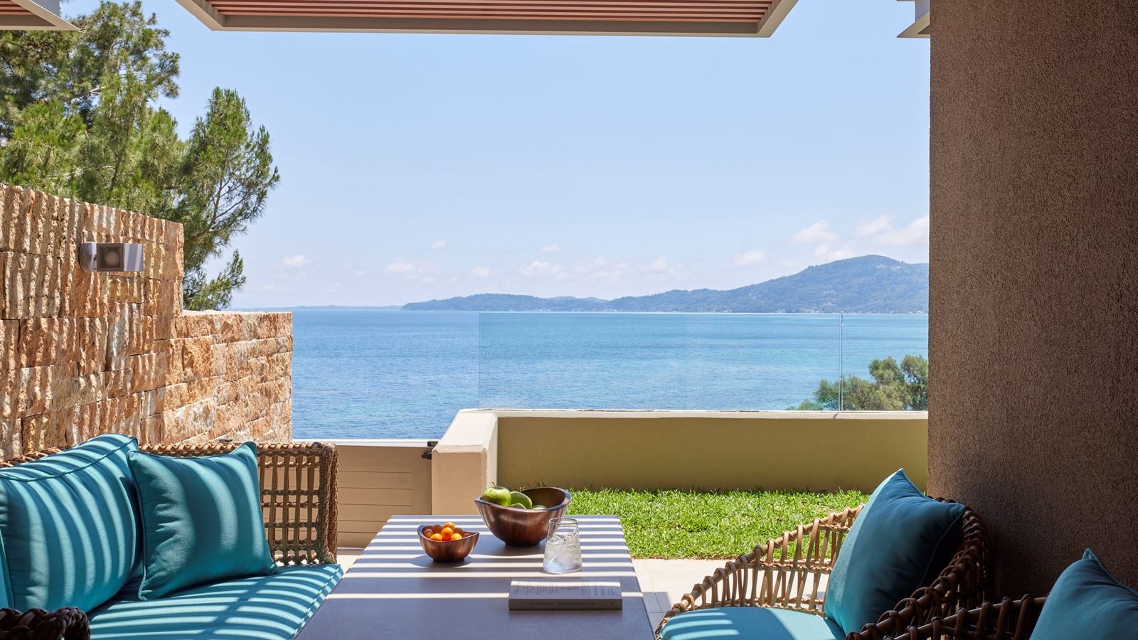 rooms-two-bedroom-bungalow-suite-private-garden-sea-view