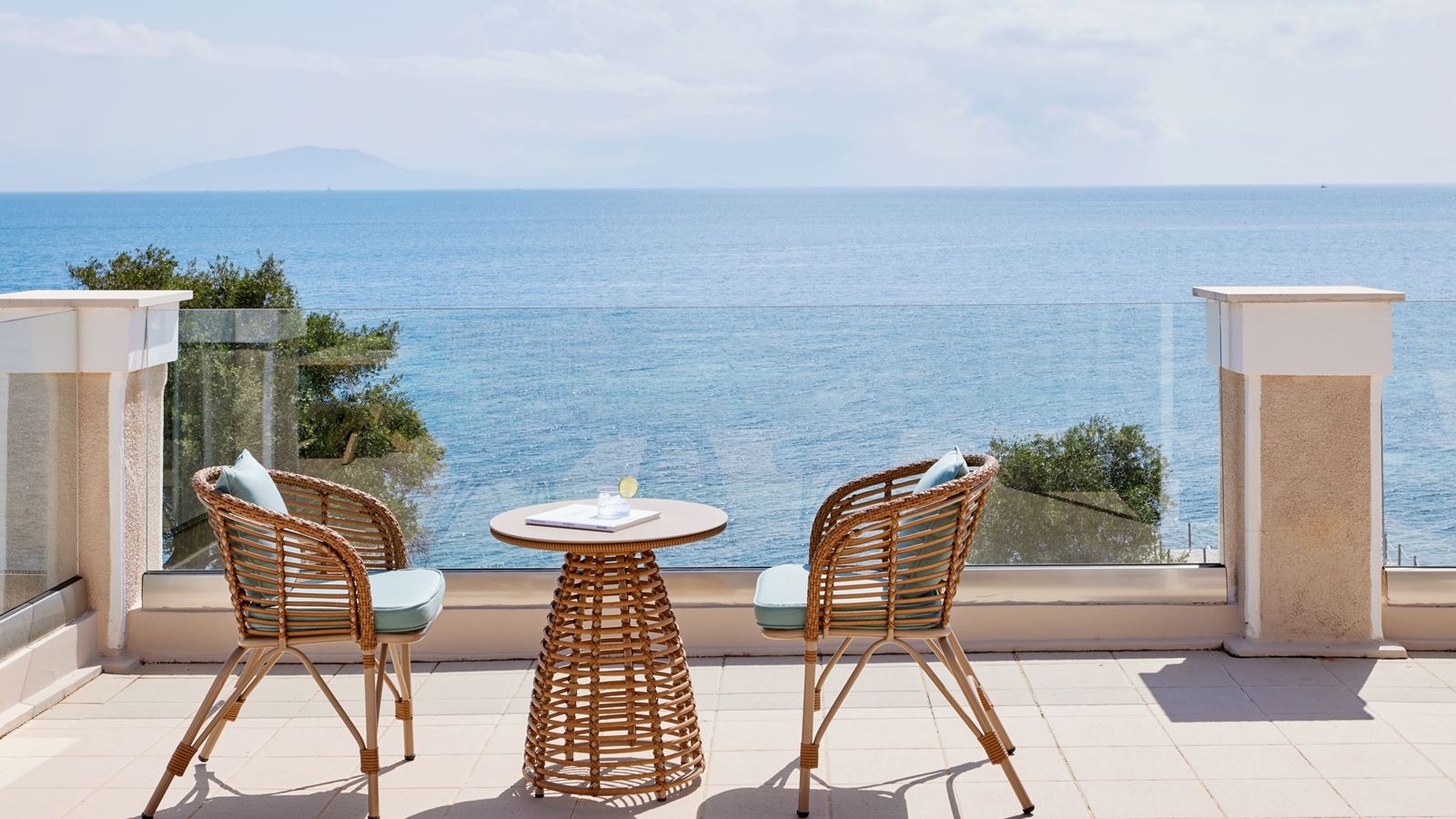 rooms-superior-family-room-sea-view