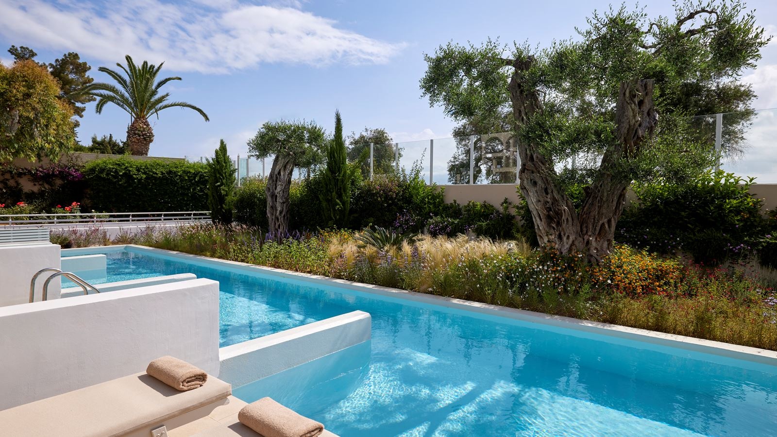 rooms-junior-suite-private-pool-garden-view