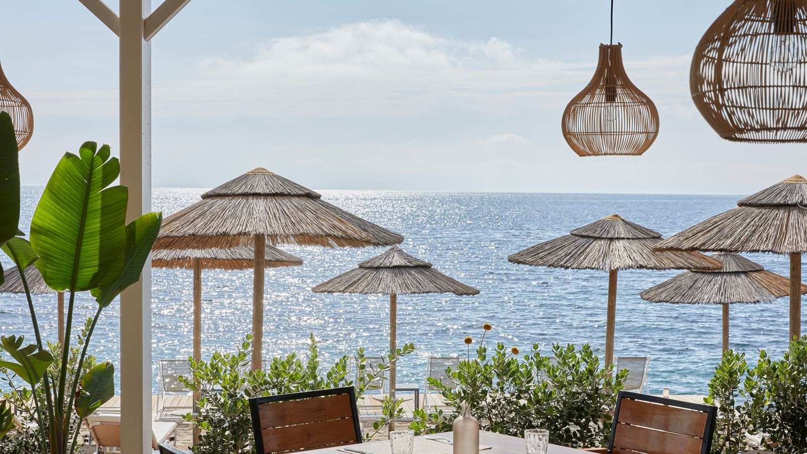 restaurants-deck-bar--grill