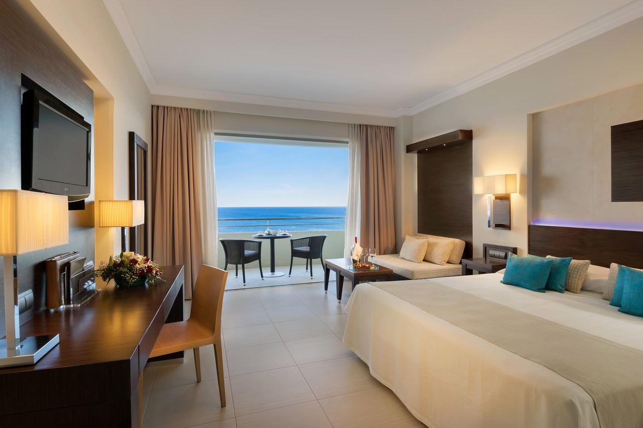 rooms-deluxe-room-sea-view