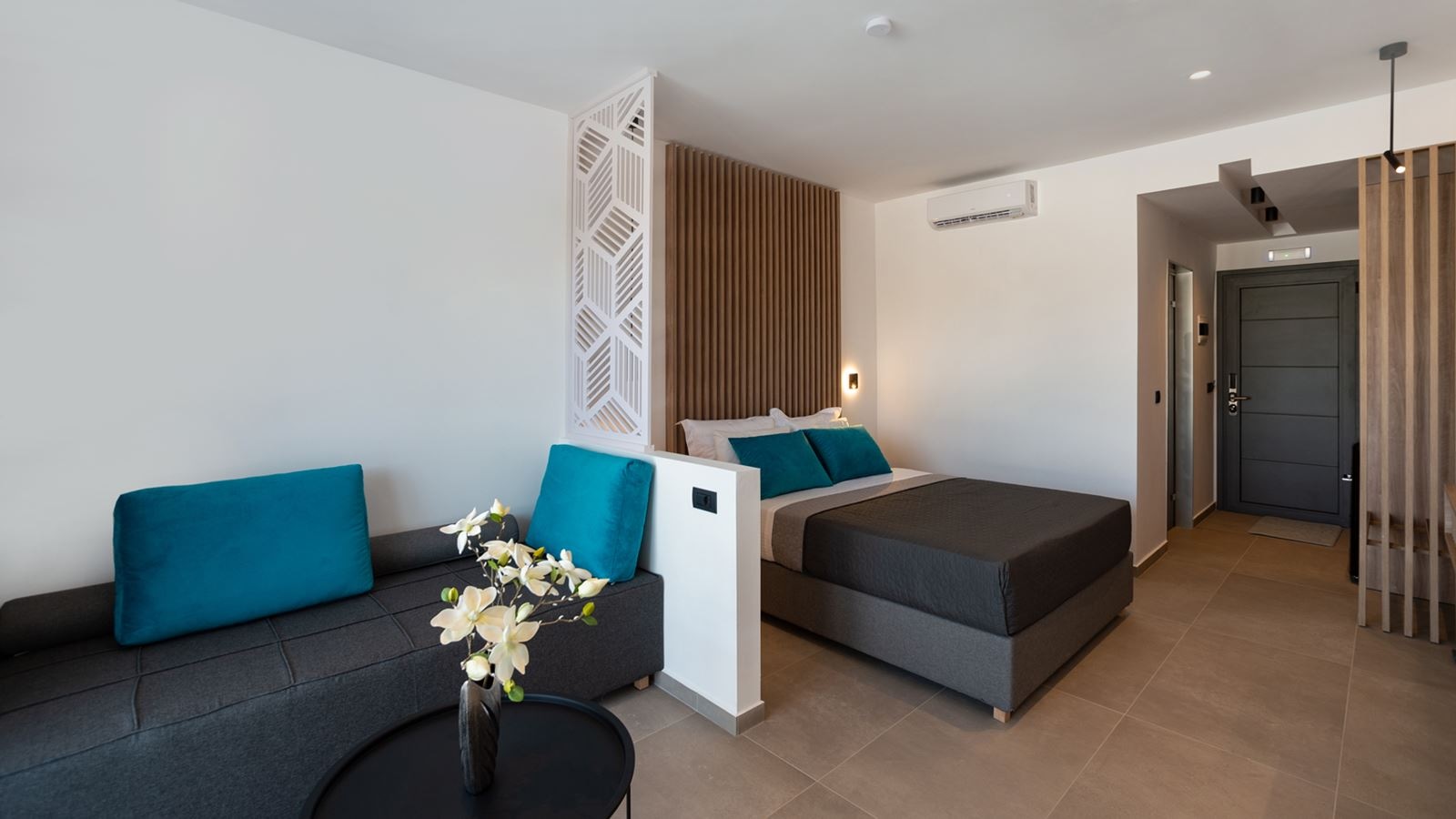 rooms-suite-sharing-pool