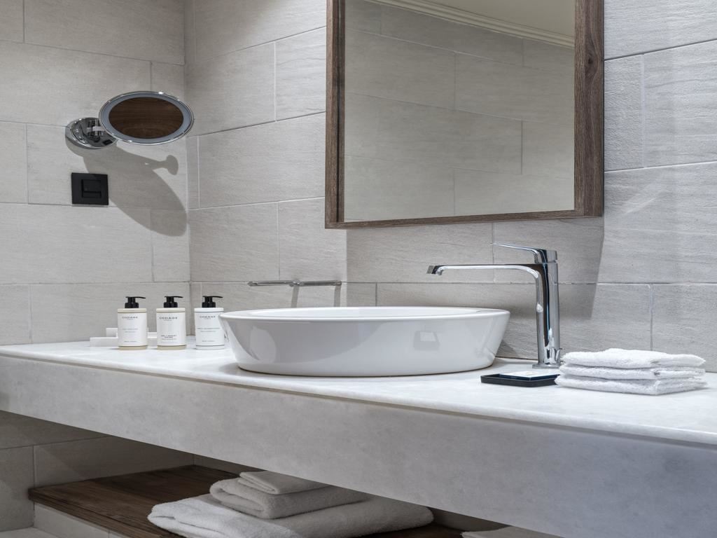 rooms-ottoman-garden-junior-suite-with-openair-jetted-tub