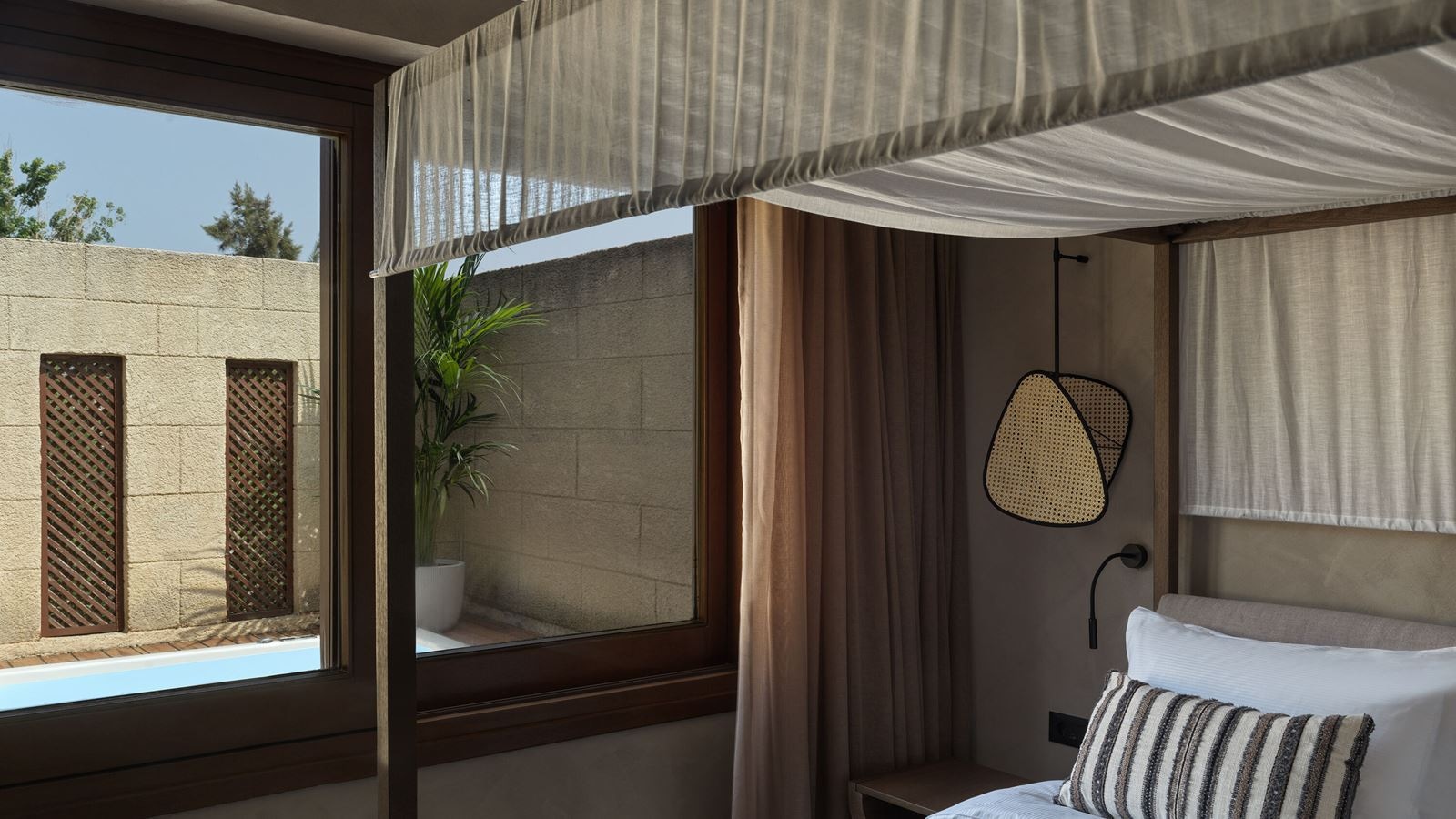 rooms-tropical-pavilion-two-bedroom-suite-with-outdoor-jacuzzi