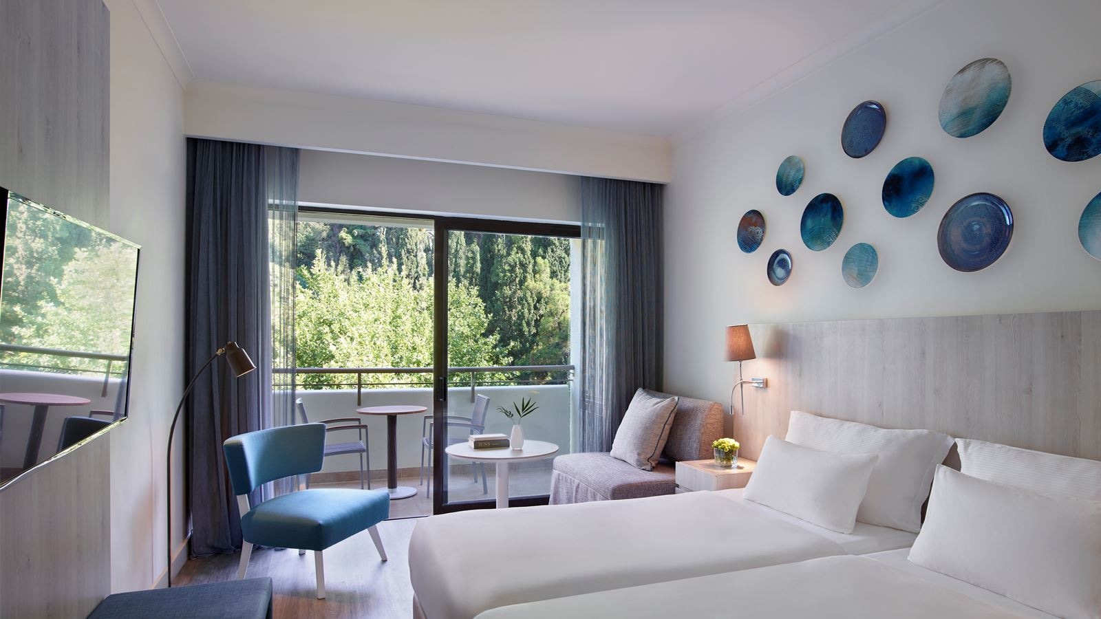 rooms-room-deluxe-double-forest-view-balcony