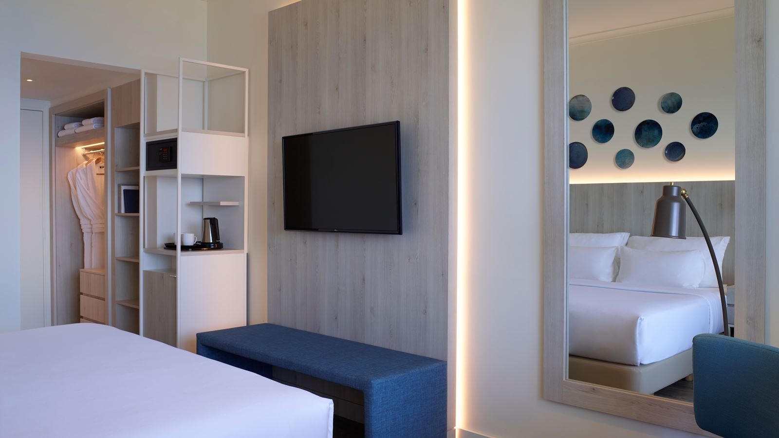 rooms-room-deluxe-double-forest-view-balcony