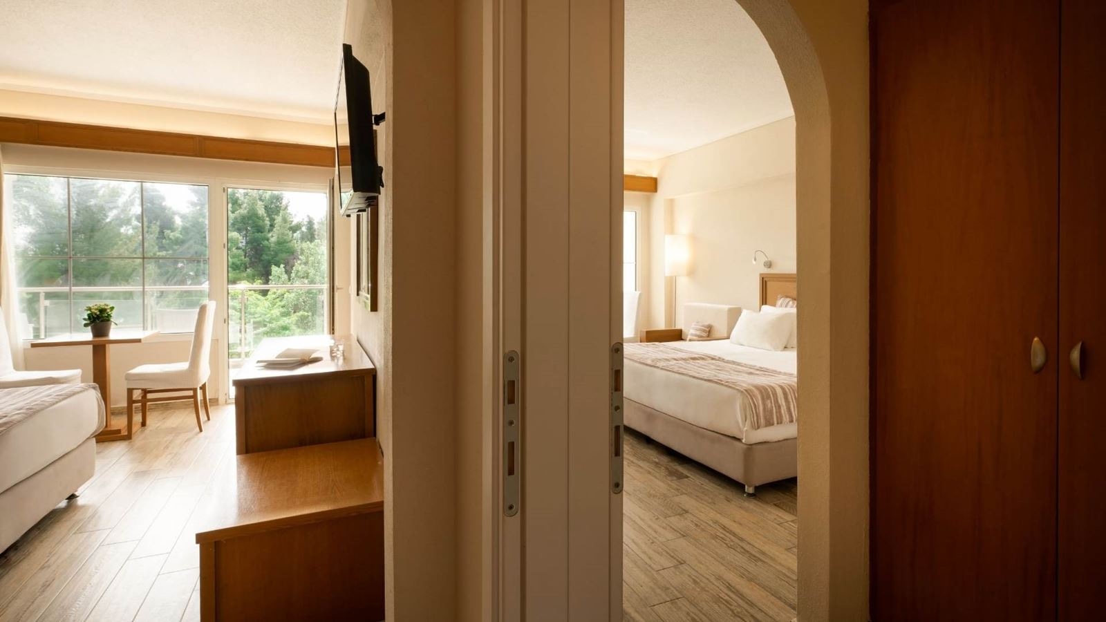 rooms-family-side-sea-view