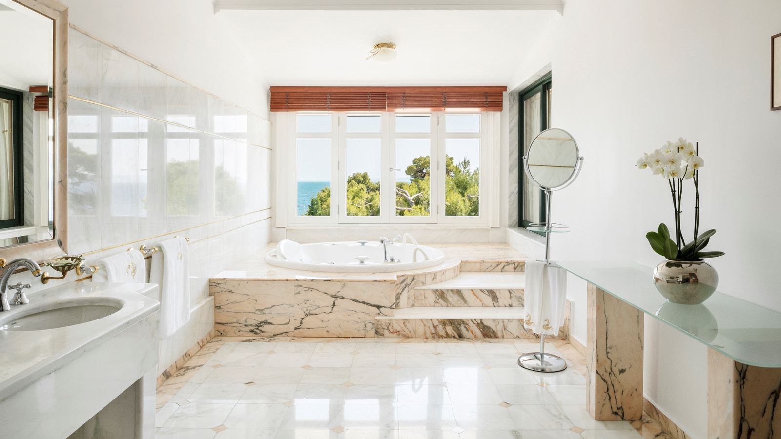 rooms-mediterranean-suite-sea-view