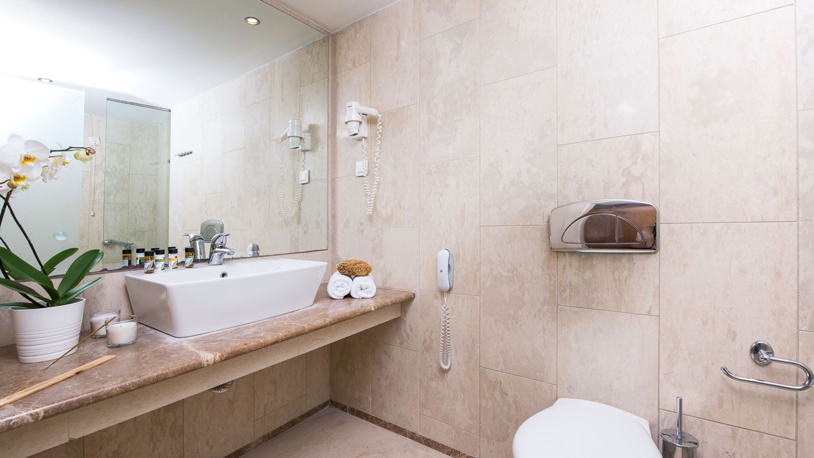 rooms-deluxe-room-garden-view