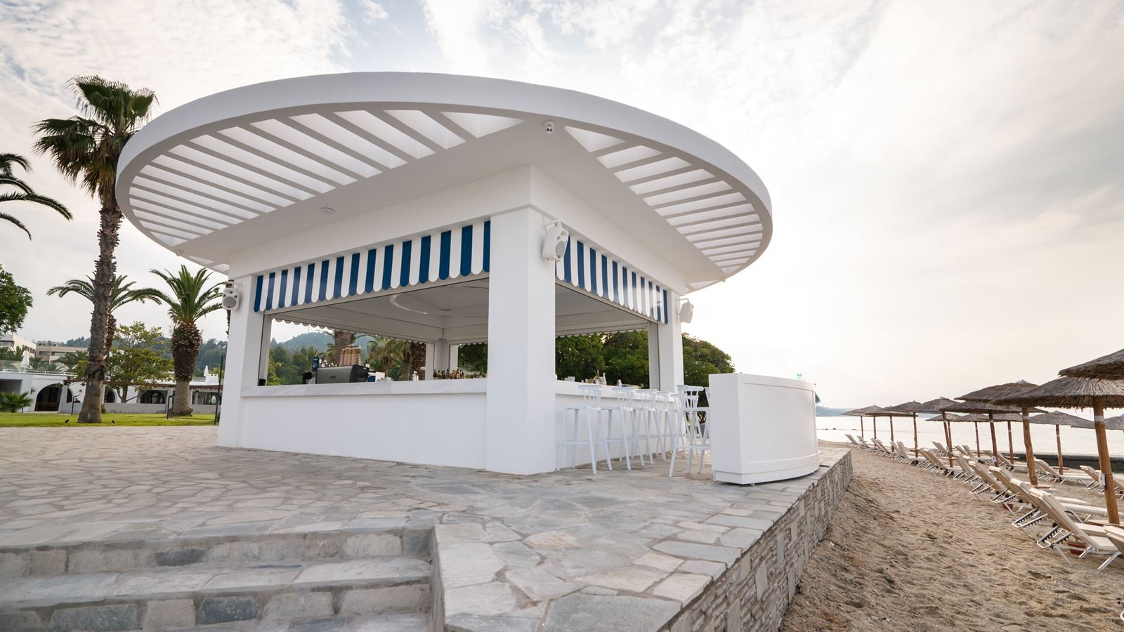 restaurants-ninemia-beach-bar