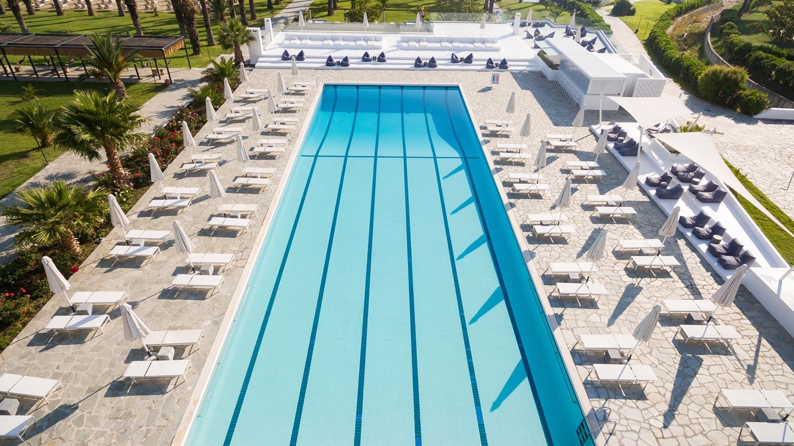 restaurants-oasis-pool-bar