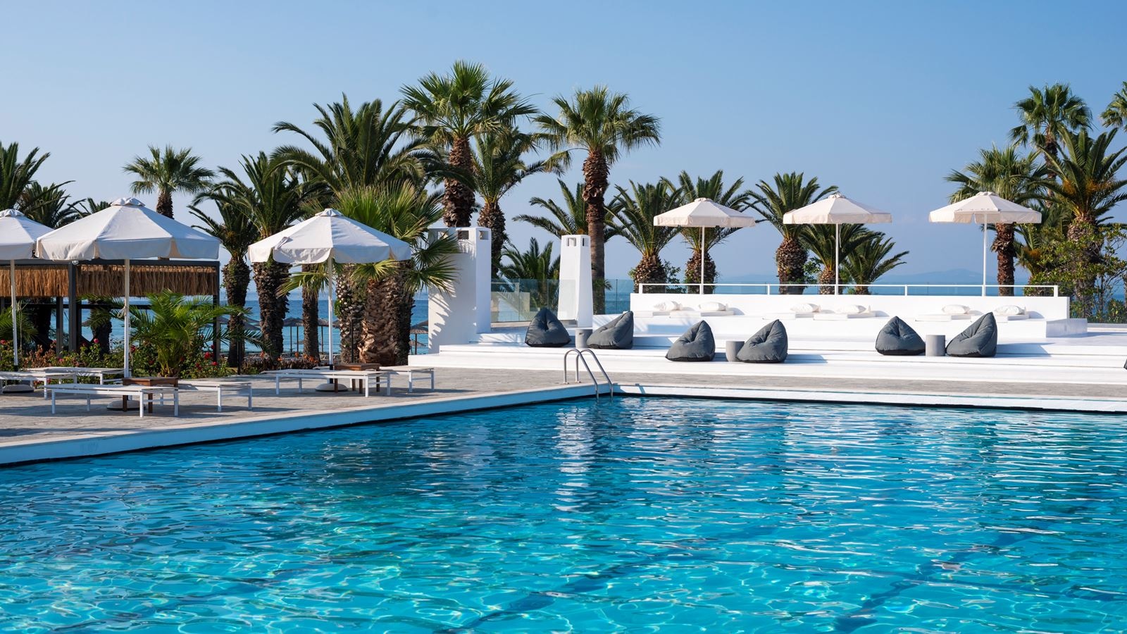 restaurants-oasis-pool-bar