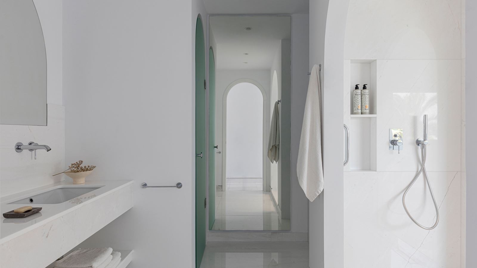 rooms-1-bedroom-suite-sea-view