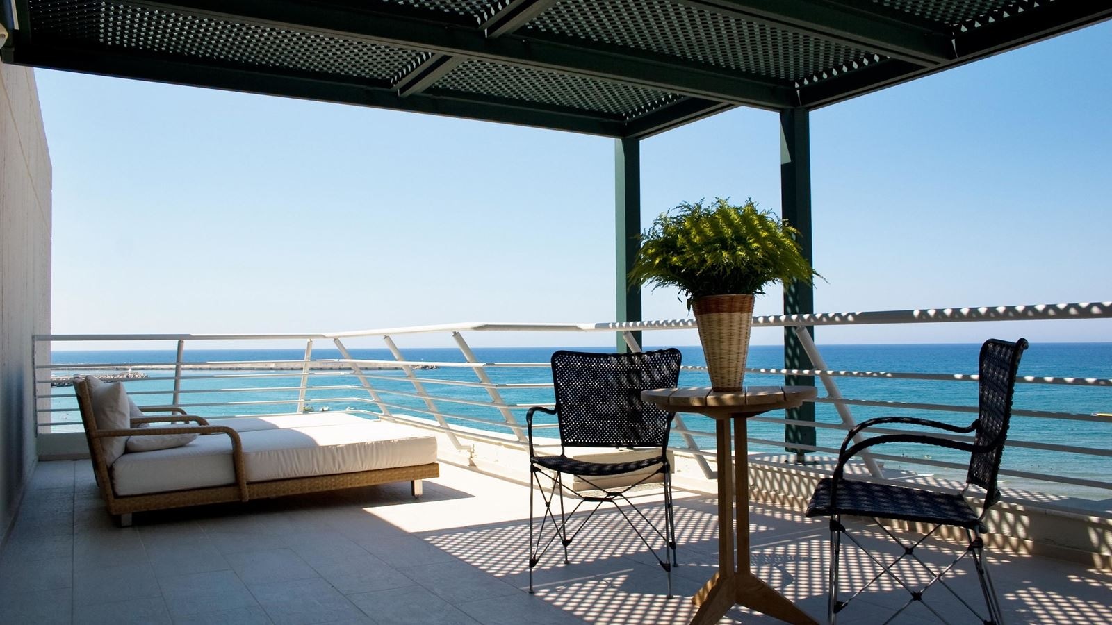 rooms-executive-junior-suite-sea-view